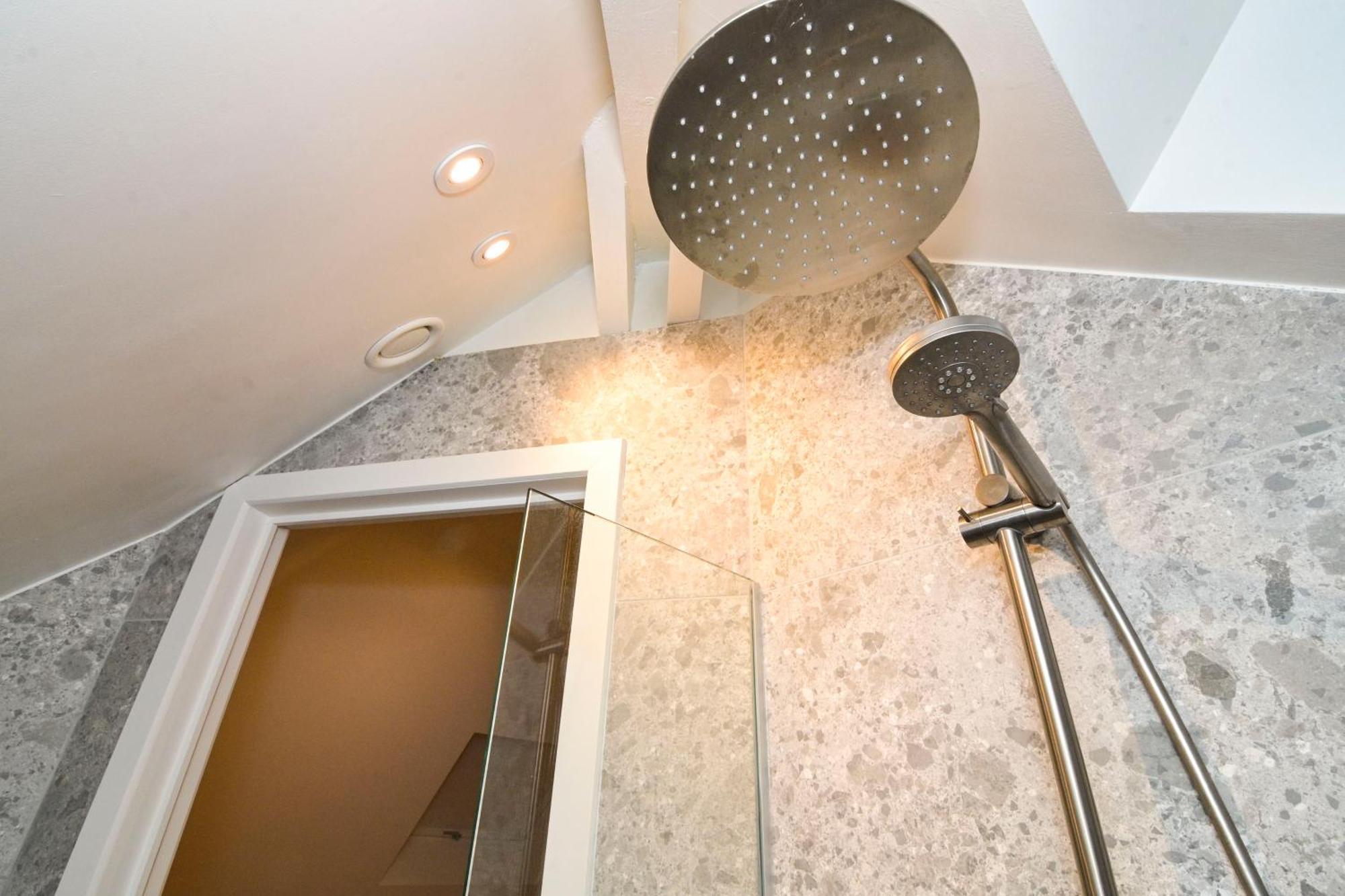 בריסל Family Duplex Getaway - Perfectly Positioned For City Adventures מראה חיצוני תמונה